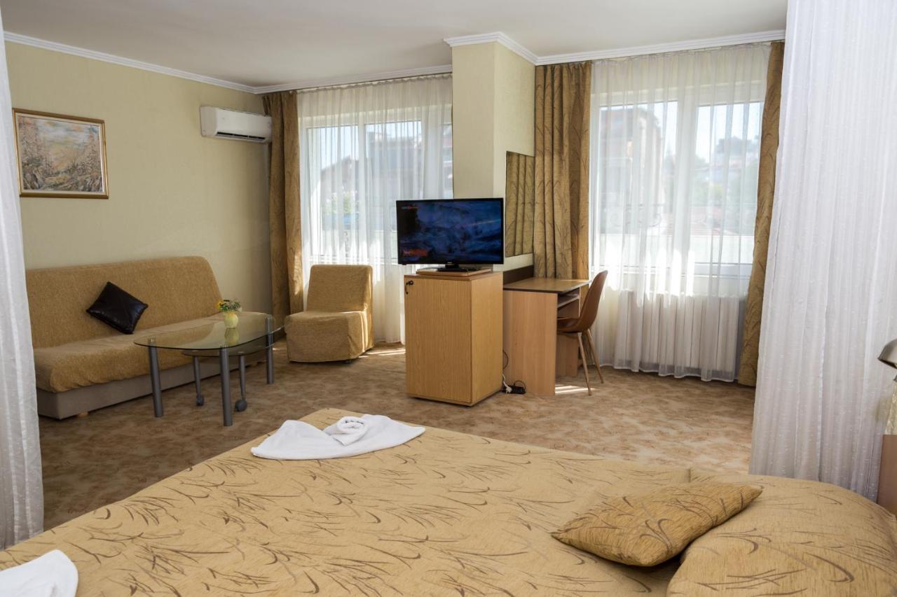 Noviz Hotel Plovdiv Esterno foto